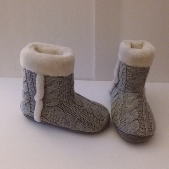 Shoes - Grey Cable Knit Slipper Boots with White Fur Accents and Lining